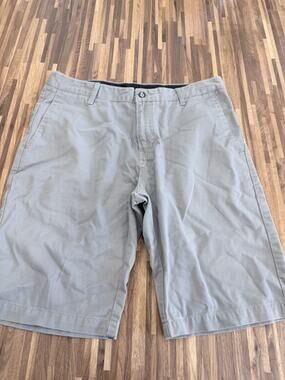 Volcom Men's Chino Shorts Gray Button Pockets Casual Solid Flat Front size 32